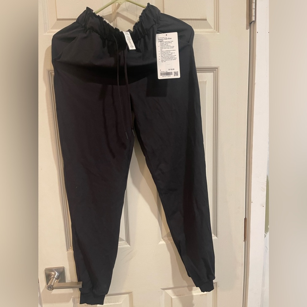 Nice!!!!! Lulu Lemon Women Jogger Size 2